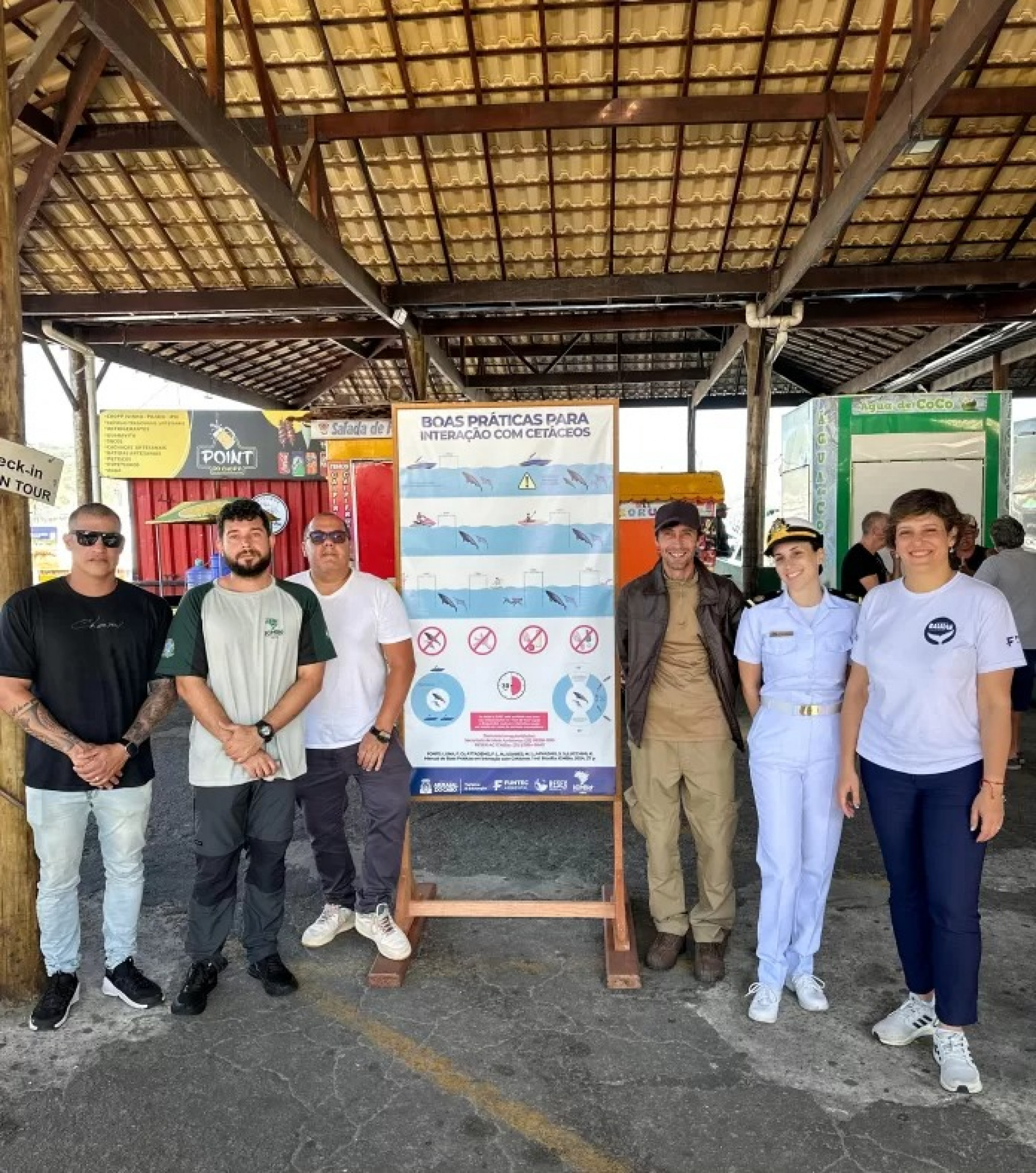 Técnicos e voluntários da Funtec Ambiental, do ICMBio, da Secretaria Municipal do Ambiente e Saneamento (Semas) e da Marinha do Brasil