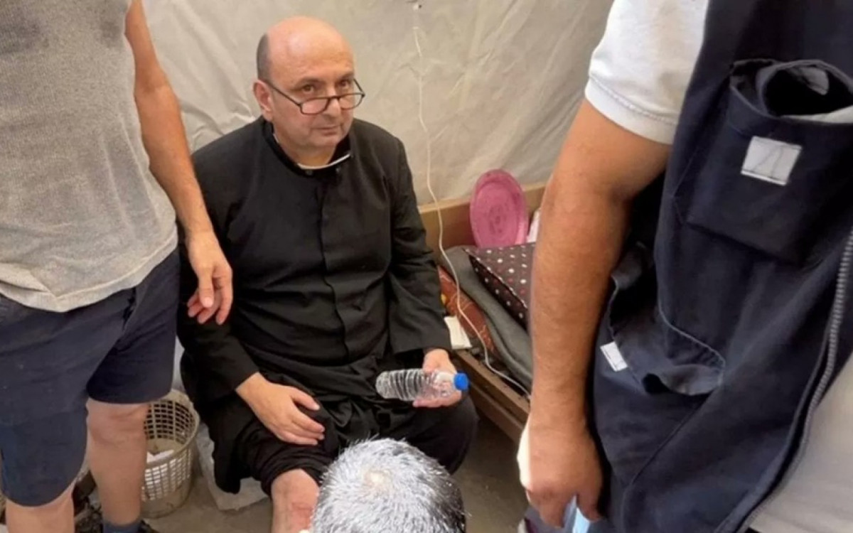 Pároco argentino Gabriel Romanelli estava na igreja no momento do bombardeio