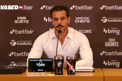 Diretor do Vasco pede paciência por contratações: 'Estamos negociando'