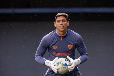 Fluminense encaminha transferência de goleiro pra clube português