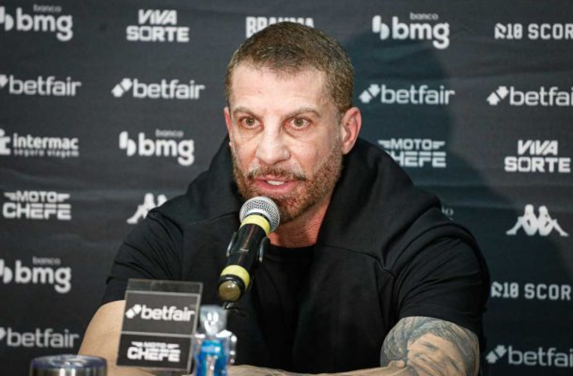 Suposto ‘block’ de Pedrinho &agrave; torcedora mirim do Vasco causa revolta nas redes sociais