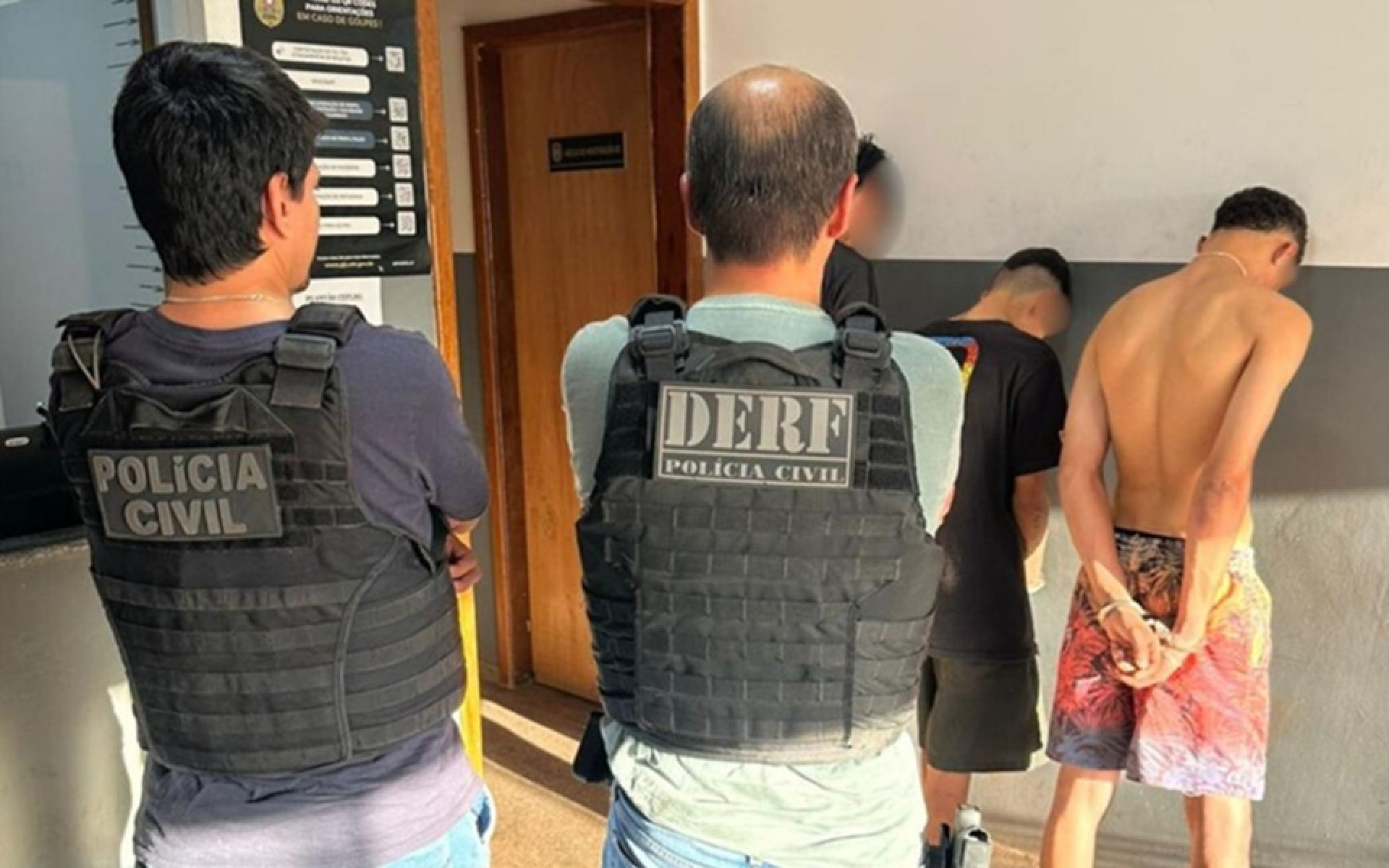 Tr&ecirc;s dos cinco suspeitos foram presos - Divulga&ccedil;&atilde;o