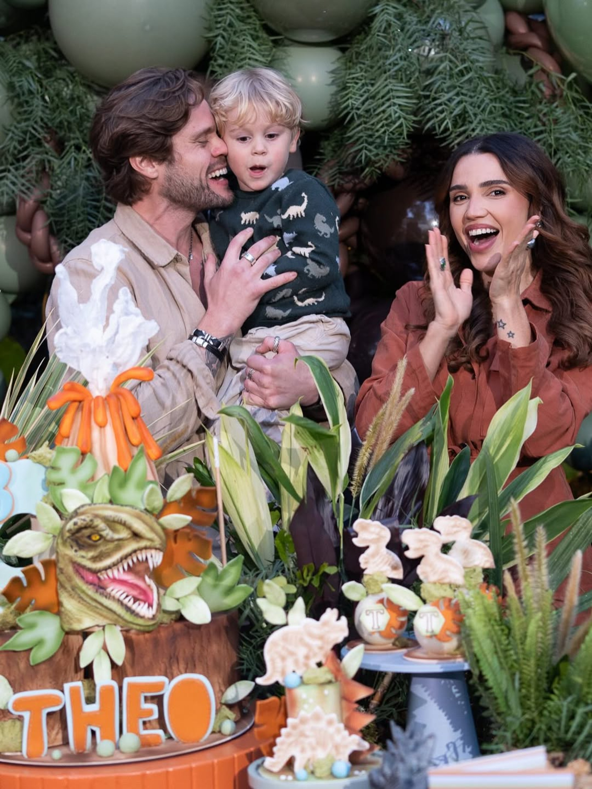 Ex-BBBs Paula Amorim, Breno Simões e o filho do casal - Reprodução / Instagram