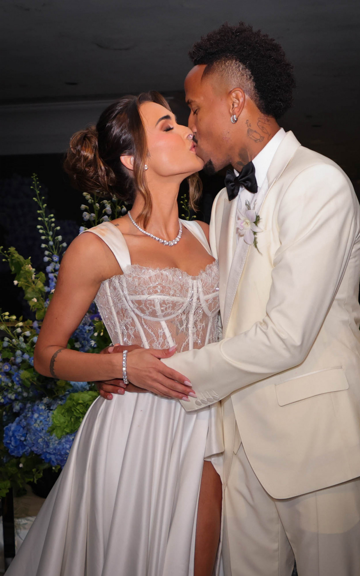 Tainá Castro e Éder Militão se casam em cerimônia luxuosa no Palácio Tangará, em São Paulo