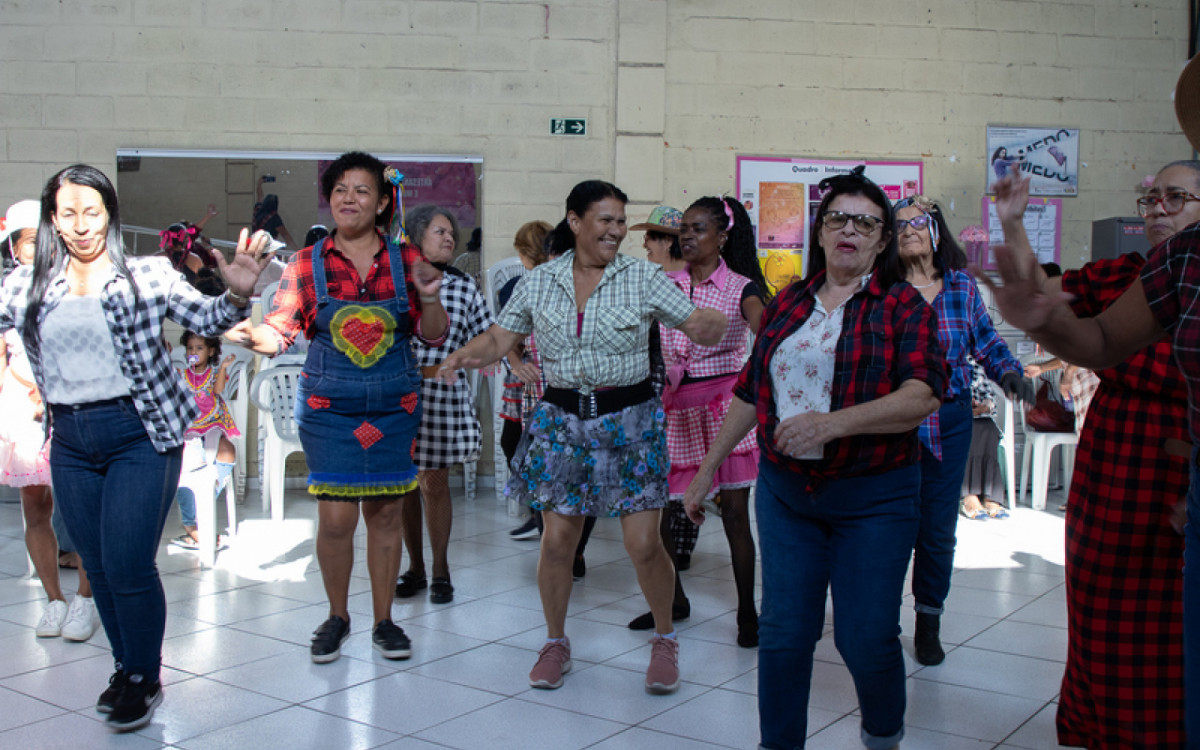 Espaço da Mulher Mesquitense celebra festa julina

