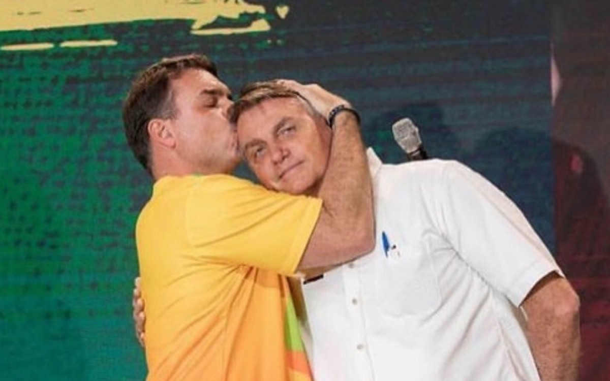 O senador Flávio Bolsonaro defendeu o ex-presidente após operação da Polícia Federal