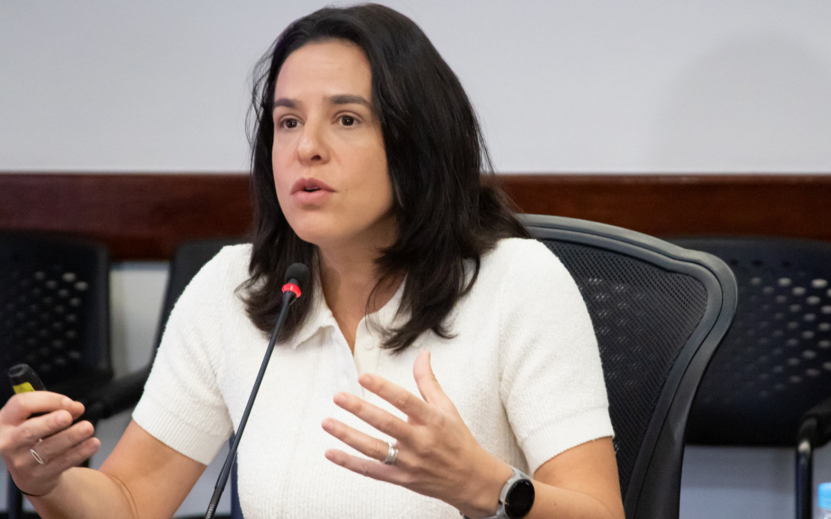 Ma&iacute;na Celidonio destacou a import&acirc;ncia de funcion&aacute;rios procurarem os RHs de suas empresas