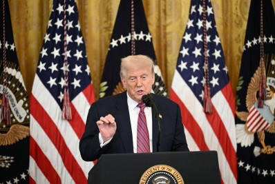 Trump processa Wall Street Journal por difamação em caso Epstein