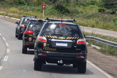 Polícia Federal prende empresário investigado por contrabando de peças de arma