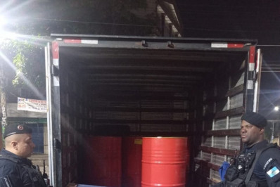 Caminhão com carga de óleo lubrificante é recuperado na Zona Norte