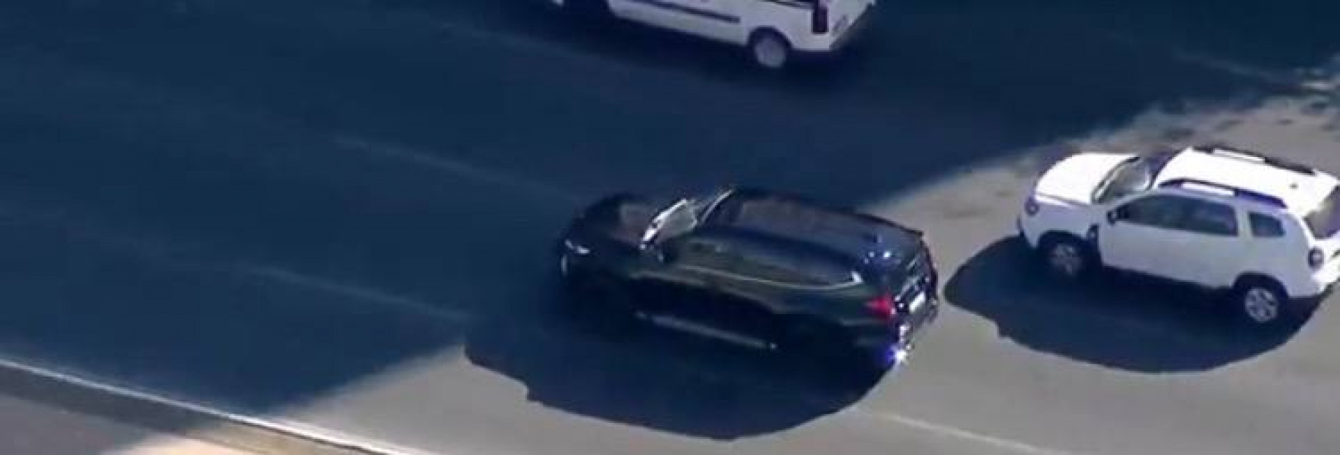 Ex-presidente Bolsonaro chega para colocar tornozeleira eletrônica