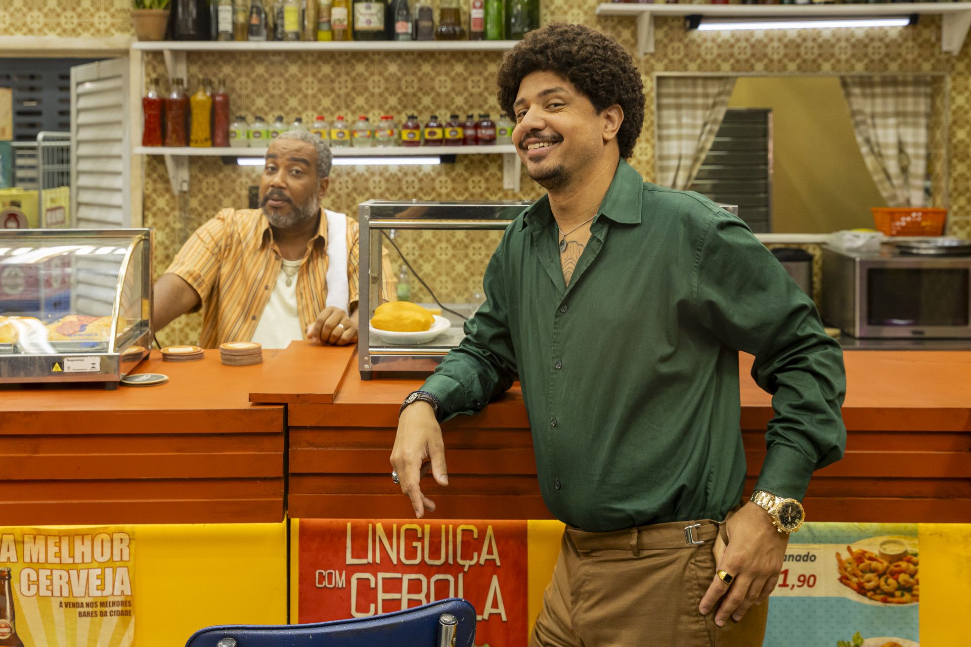  João Pimenta interpreta Valdir Piloto em 'Volte Sempre' - Léo Rosário / Divulgação / TV Globo