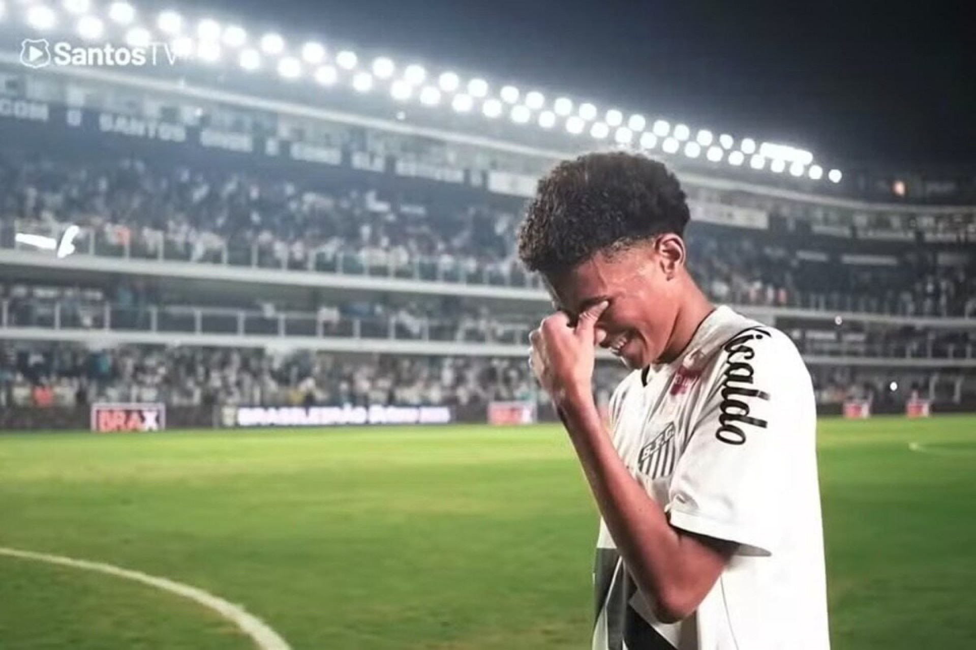 Bastidores do Santos mostram discurso forte de Neymar e emo&ccedil;&atilde;o de Robinho Jr.