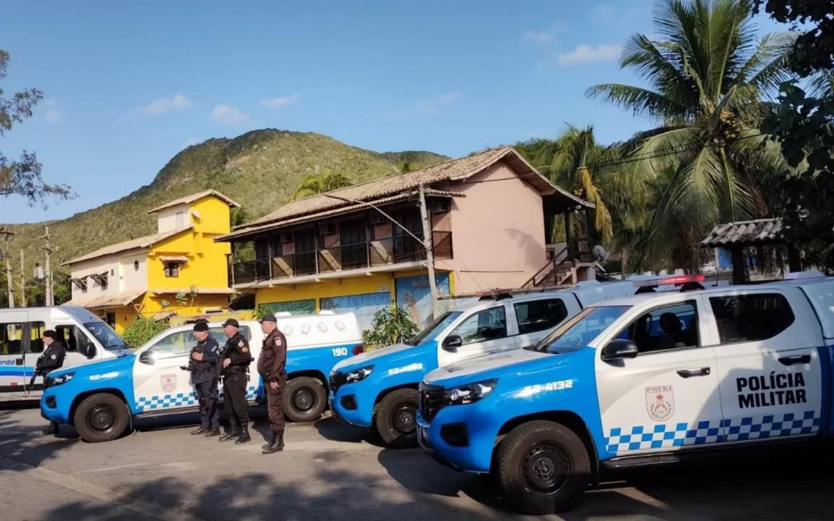 Polícia investiga incêndio criminoso em van