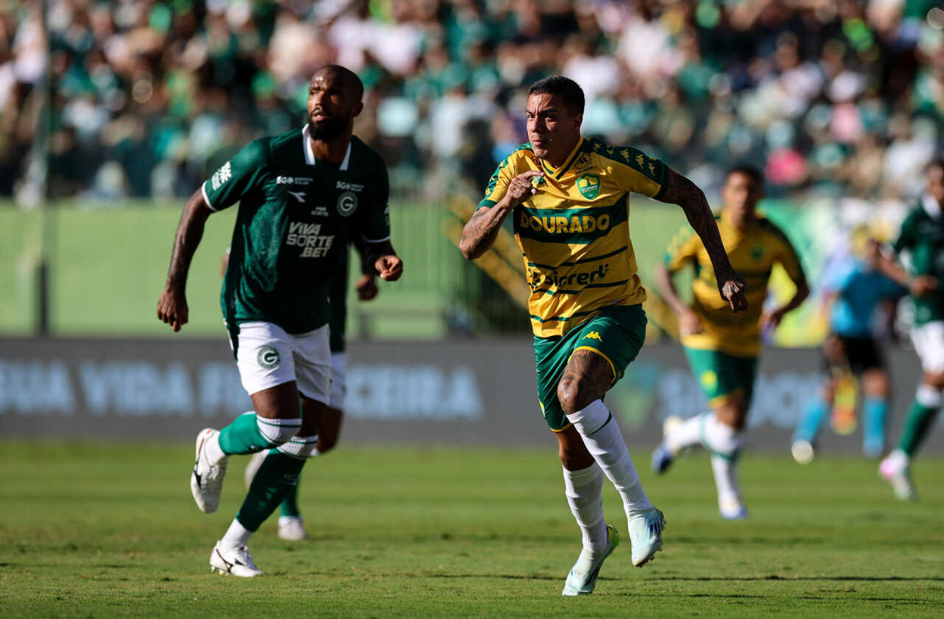 Goiás vence o Cuiabá e &#8216;respira&#8217; na liderança da Série B