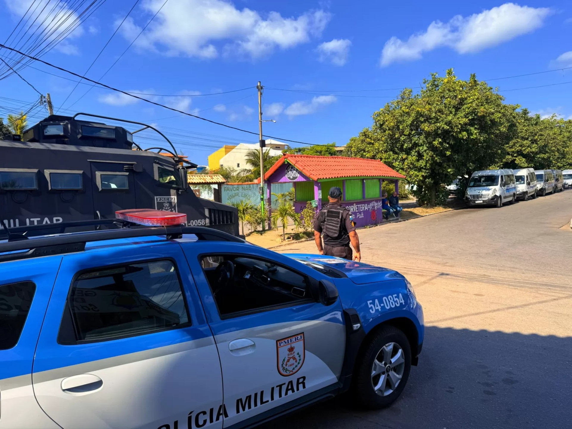 Pol&iacute;cia investiga inc&ecirc;ndio criminoso em van - Divulga&ccedil;&atilde;o/PM