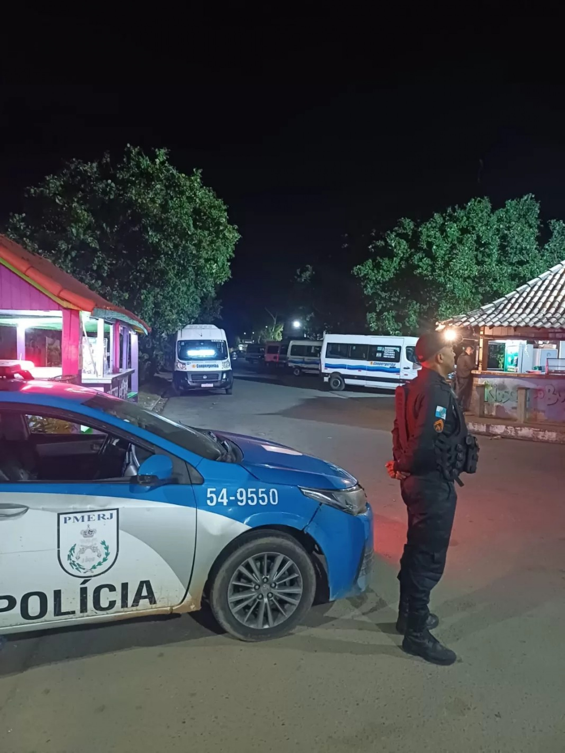 Polícia investiga incêndio criminoso em van