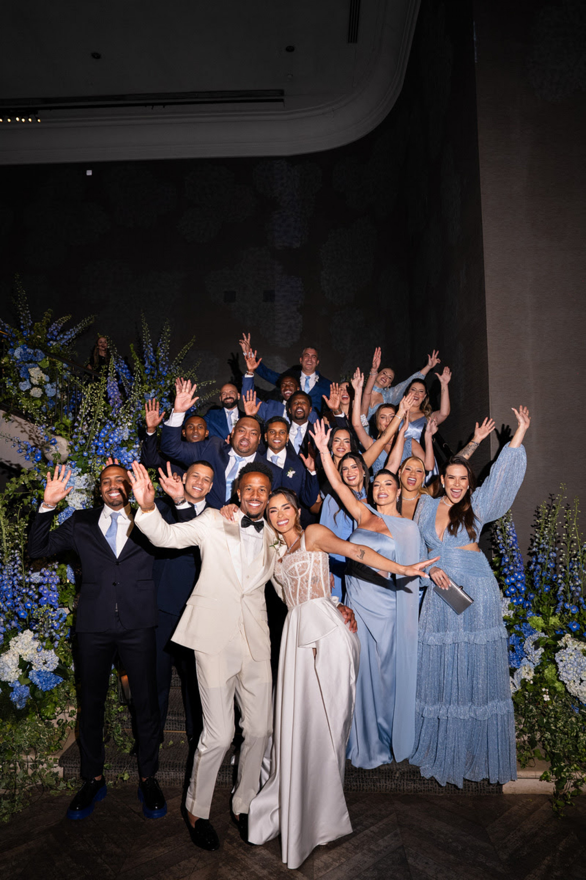 Éder Militão e Tainá Castro com os padrinhos e madrinhas
 - Divulgação / Gabriel Queiroz