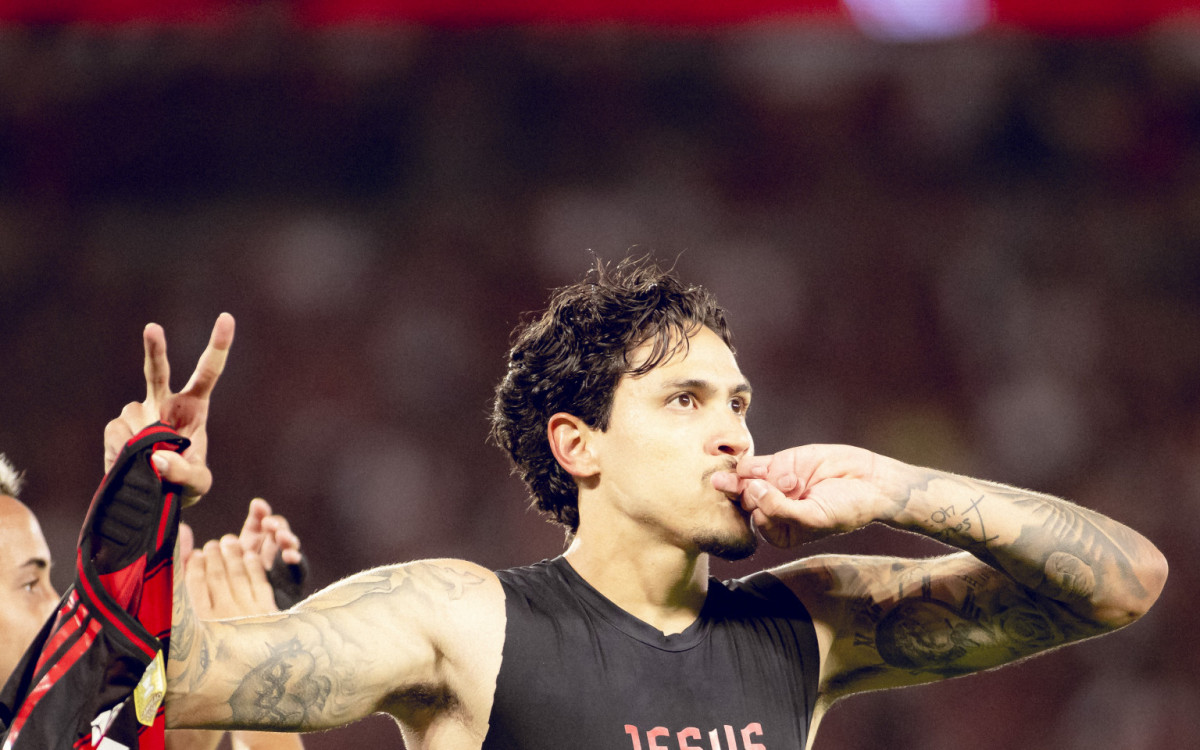 Pedro comemora gol em cl&aacute;ssico