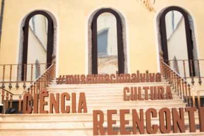 Museu Nacional celebra marca de 10 mil visitantes na primeira exposição após incêndio