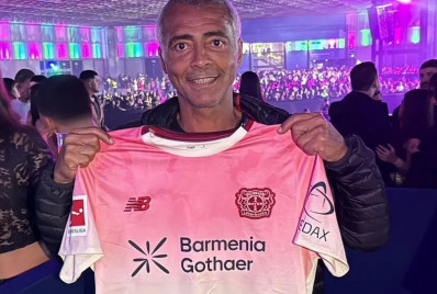 Bayer Leverkusen presenteia Romário em festival no Rio