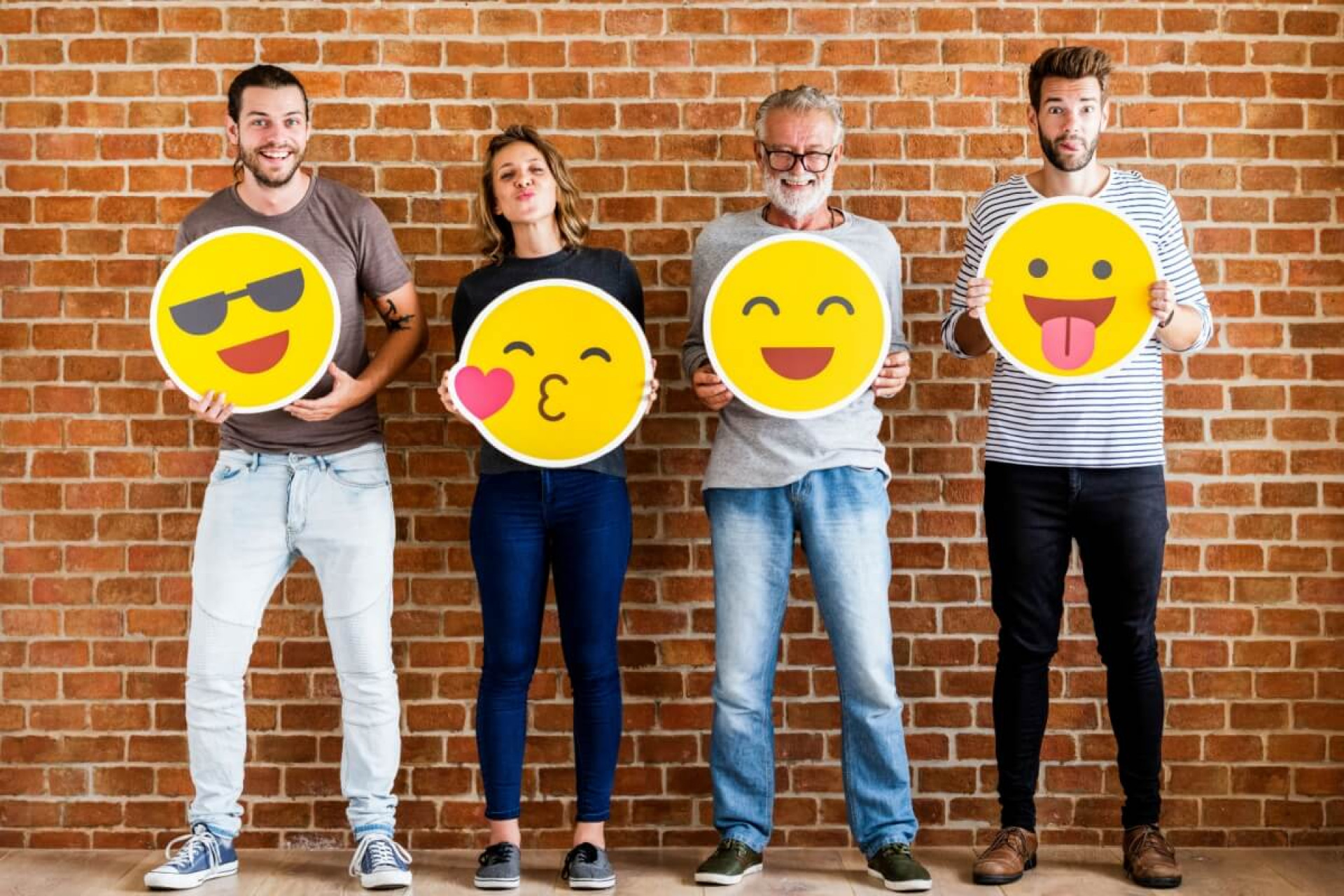 Os emojis tornaram-se um dos recursos de comunicação mais universais da era digital (Imagem: Rawpixel.com | Shutterstock)