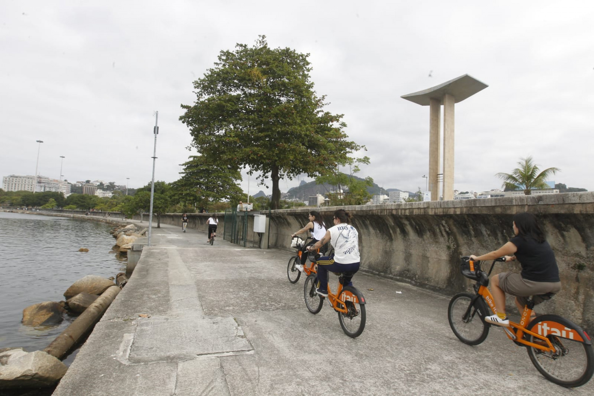 Cariocas aproveitaram domingo para andar de bicicleta no Aterro do Flamengo - Reginaldo Pimenta/Agência O DIA
