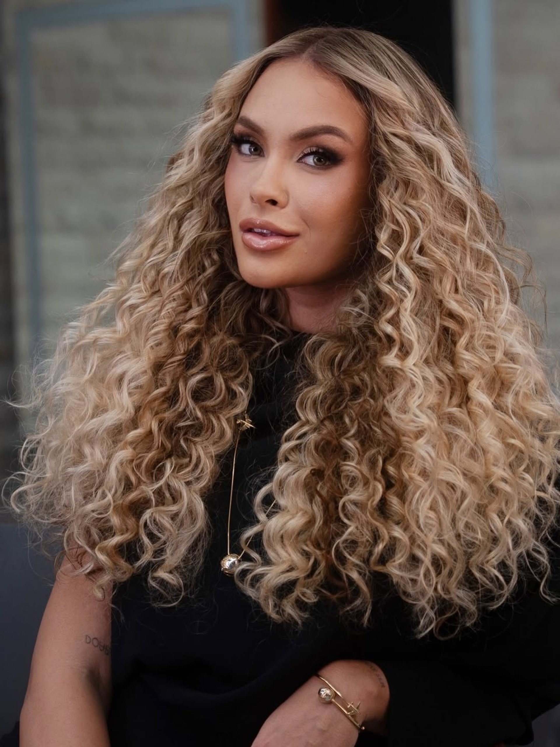 Ex-BBB Sarah Andrade passar por transição capilar após 18 anos alisando o cabelo - Reprodução / Instagram