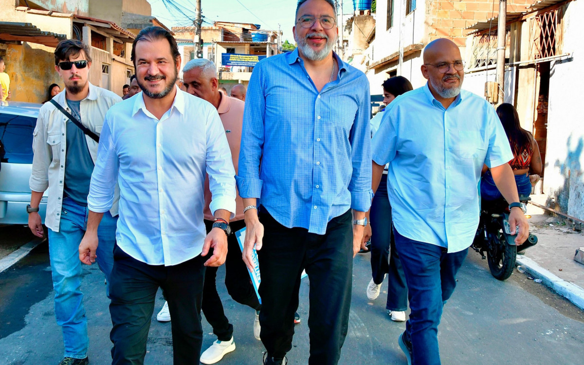 Antonio Rueda, prefeito Márcio Canella e Marcelo Canella caminharam pelas ruas do bairro Palmeirinha

