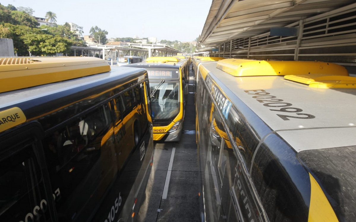 Servi&ccedil;o de BRT, na esta&ccedil;&atilde;o Tanque, foi interrompido durante clima de tens&atilde;o na Pra&ccedil;a Seca