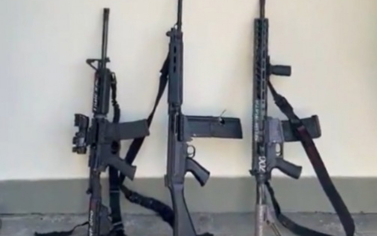 As pol&iacute;cias apreenderam uma m&eacute;dia de dois fuzis por dia entre janeiro e agosto de 2025, segundo o ISP