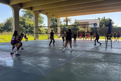 Torneio Vôlei Futuro reúne cerca de 120 alunos de Japeri, Queimados e Paracambi em evento esportivo e inspirador