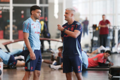 Victor Hugo se reapresenta e fica à disposição de Filipe Luís no Flamengo