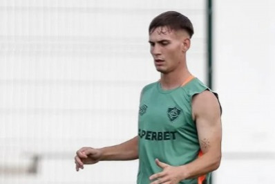 Fluminense avalia testar atacante na lateral esquerda