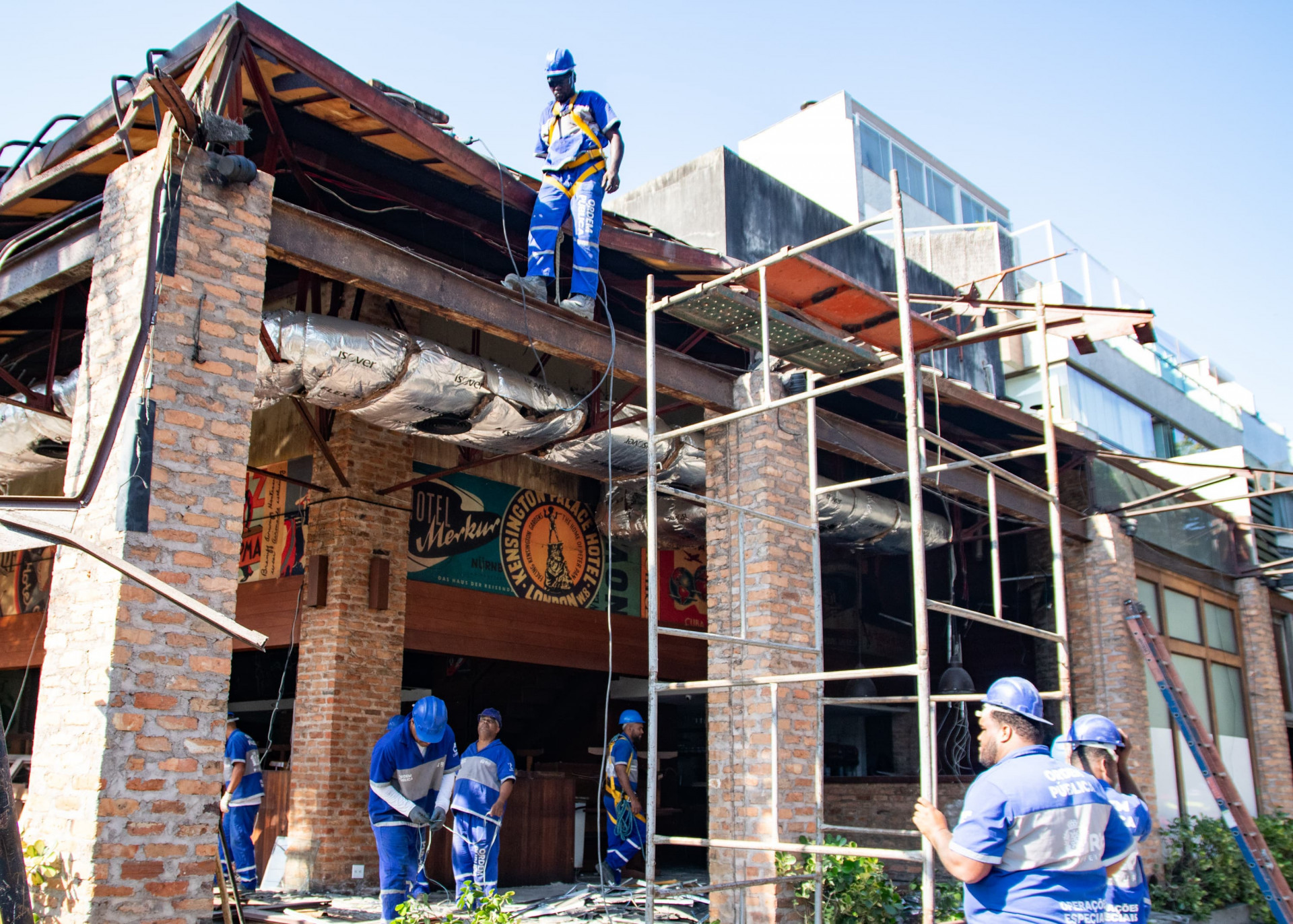 Imóvel ocupava 300 m² em área irregular - Érica Martin / Agência O Dia