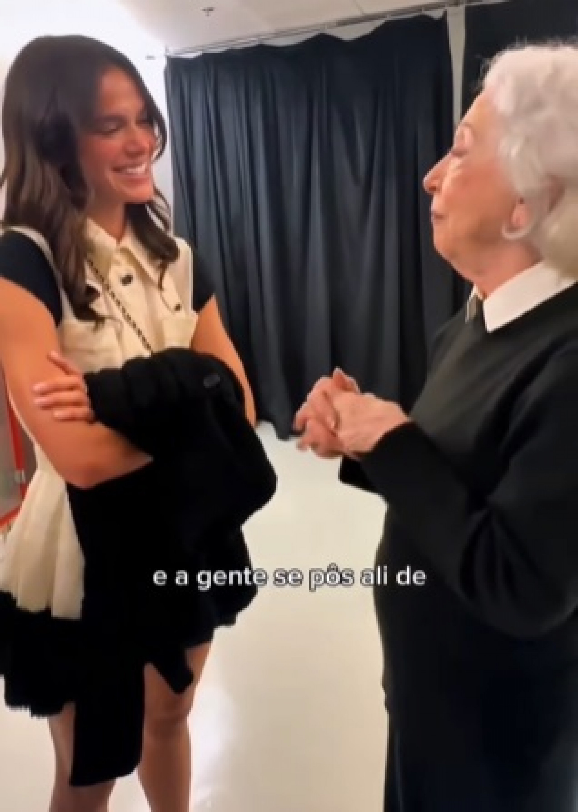 Bruna Marquezine nos bastidores de espetáculo de Fernanda Montenegro  - Reprodução/Instagram