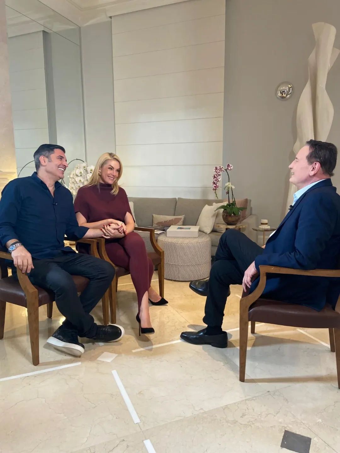 Edu Guedes e Ana Hickmann em entrevista ao 'Domingo Espetacular', da Record, com Roberto Cabrini - Reprodução / Instagram