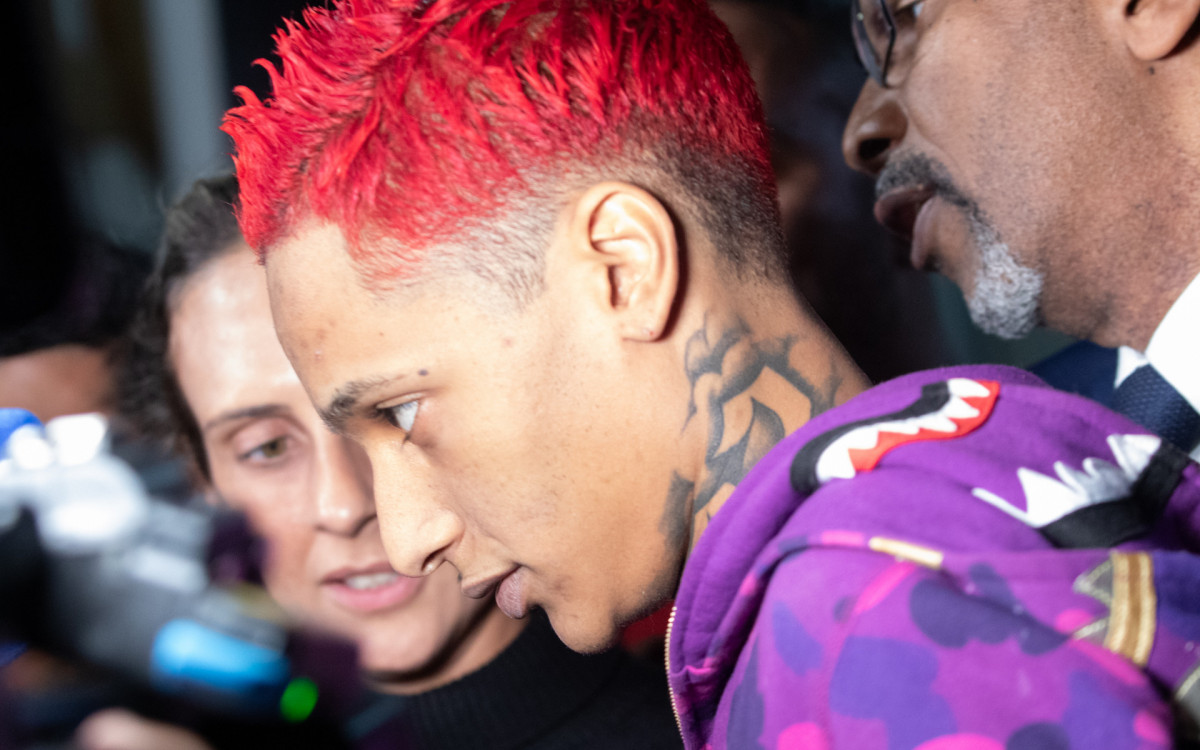 Oruam se entregou à Polícia Civil no início da noite de ontem, após passar o dia escondido no Complexo da Penha, na Zona Norte