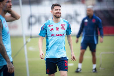 Jorginho embarca com o Flamengo para jogo contra o Estudiantes; veja relacionados