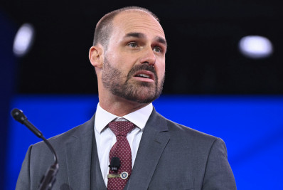 Eduardo Bolsonaro critica prisão do pai e fala em 