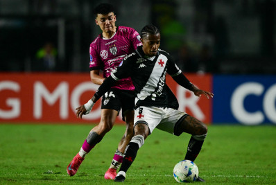 Tchê Tchê pede desculpas por eliminação do Vasco: 'Razão é da torcida'