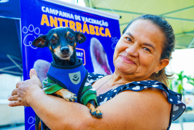 Praça da Matriz recebeu vacinação contra raiva, feira de adoção e exposição de animais