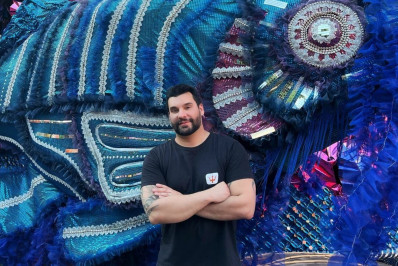 Carnavalesco Leandro Valente renova com a Tradição