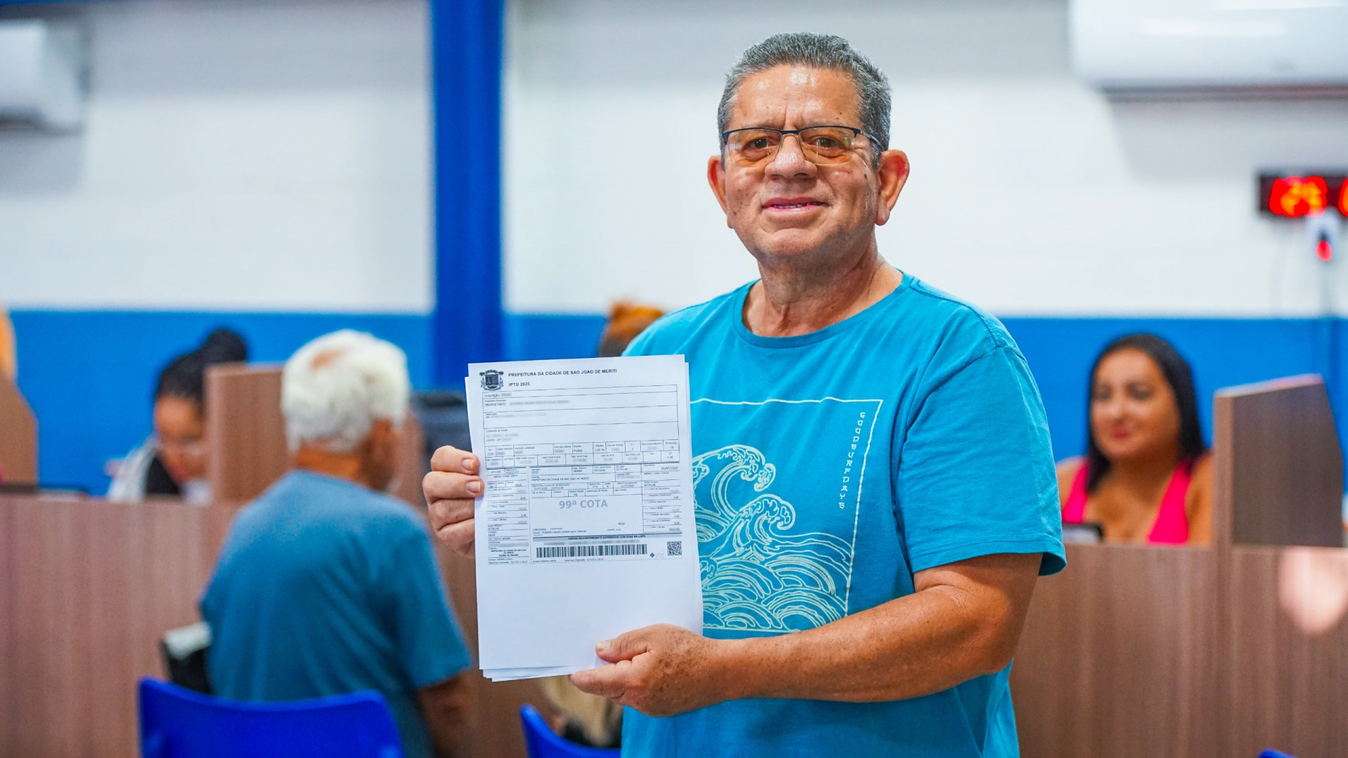 Morador antigo na cidade, Gilmar Mattos, aproveitou a oportunidade para regularizar a pend&ecirc;ncias - PMSJM/ Gilberto Rocha