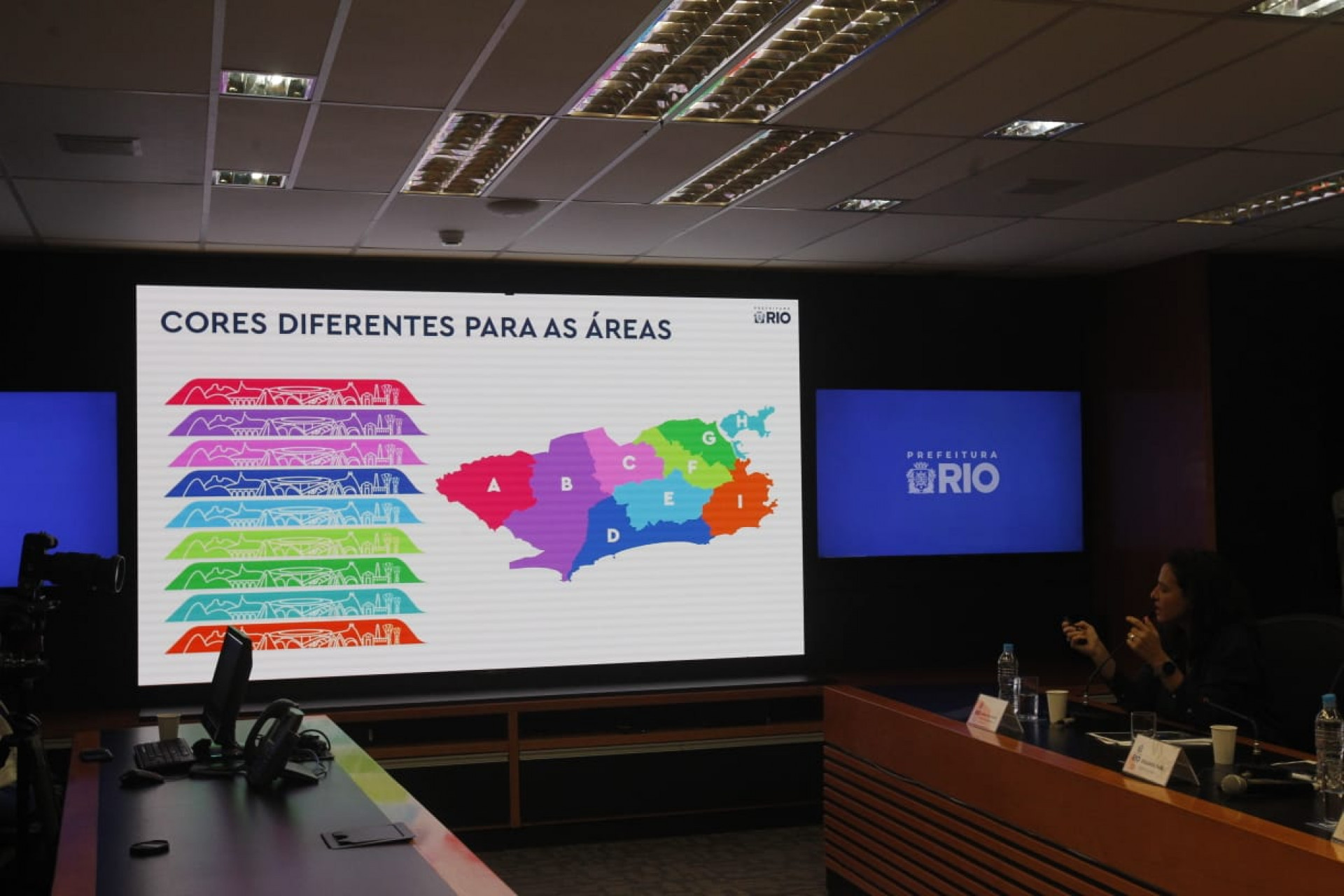 Paes e Maína Celidonio detalharam os planos para a nova frota - Reginaldo Pimenta / Agência O Dia