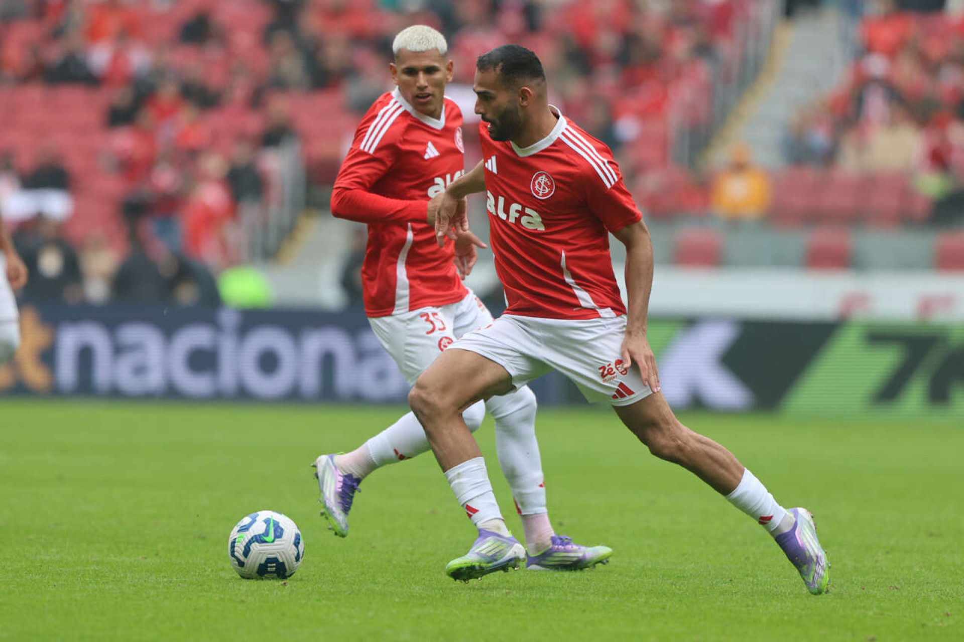 Thiago Maia reencontra Santos durante desafio de se reafirmar no Internacional