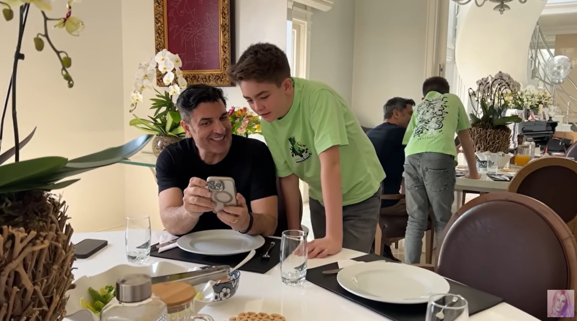 Alezinho, filho de Ana Hickmann, com Edu Guedes - Reprodução Instagram