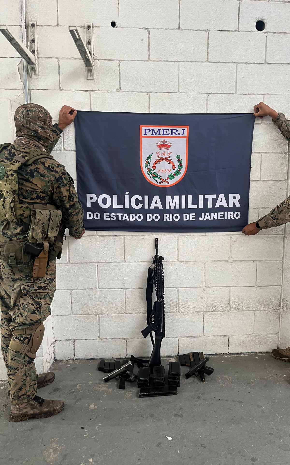 Armas apreendidas durante operação na Maré - Divulgação