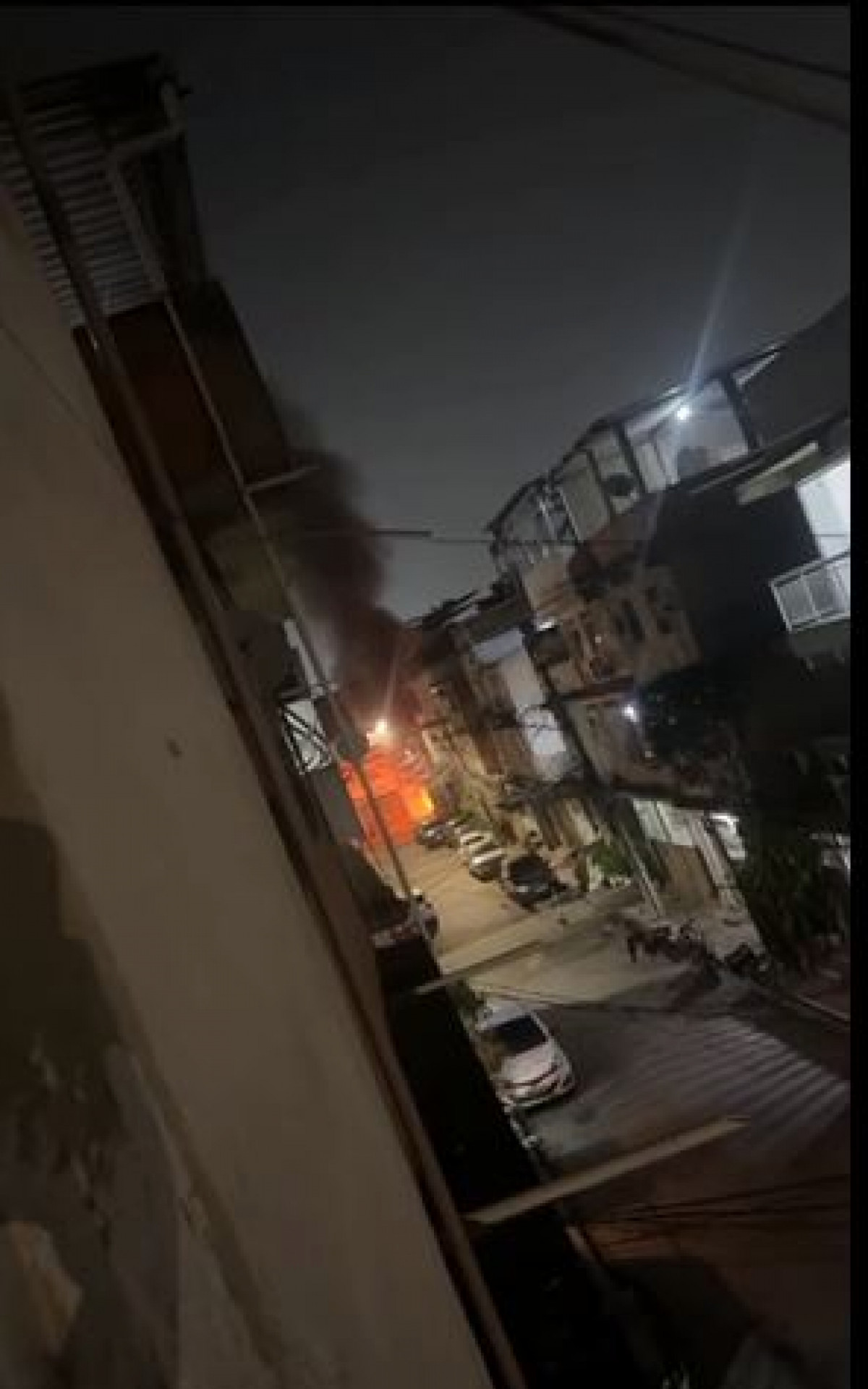 Barricadas foram incendiadas por criminosos na Maré
- Rede Social