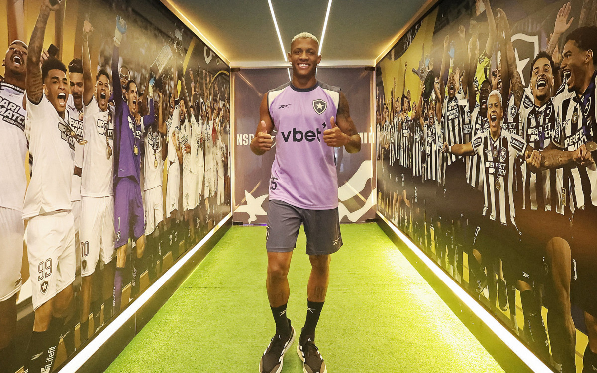 Danilo treina no Botafogo pela primeira vez, é regularizado no BID e poderá estrear contra o Corinthians